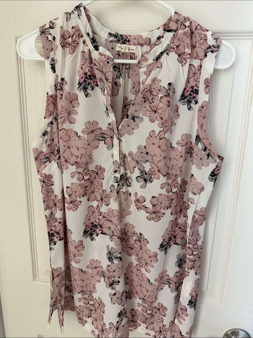 Sleeveless Floral Keyhole Camisole - Blush Pink on White with Grey Accents
